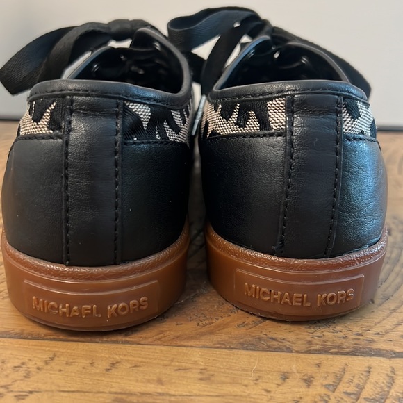 Michael Kors sneaker, size 6 1/2 M - Picture 4 of 10